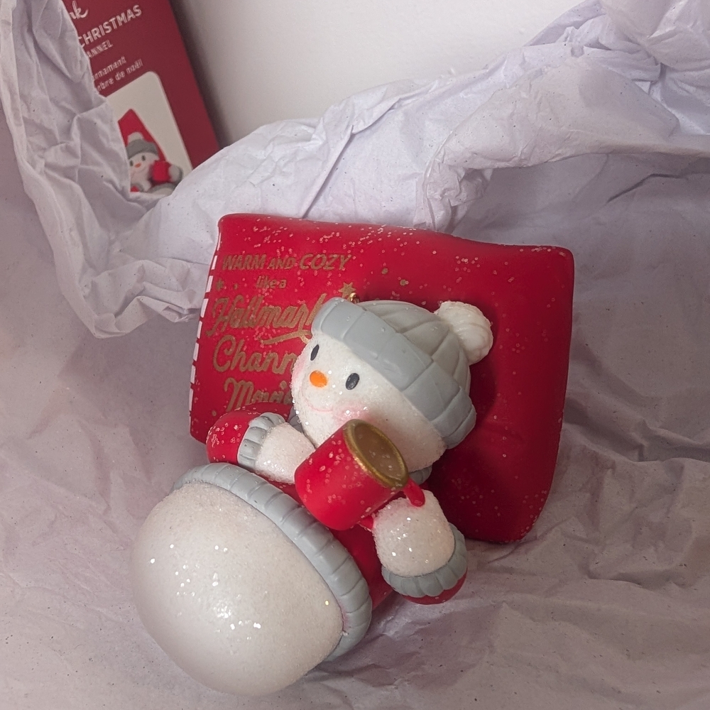 NEW 2020 HALLMARK WARM & COZY CHRISTMAS KEEPSAKE ORNAMENT-HALLMARK CHANNEL MOVIE